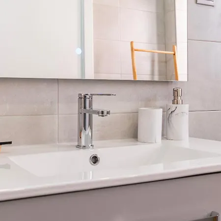 Belém Charming 2bdr House By Lovelystay