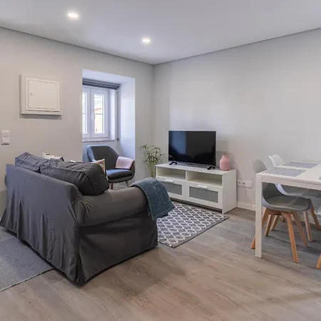 Belem Charming 2bdr House By Lovelystay