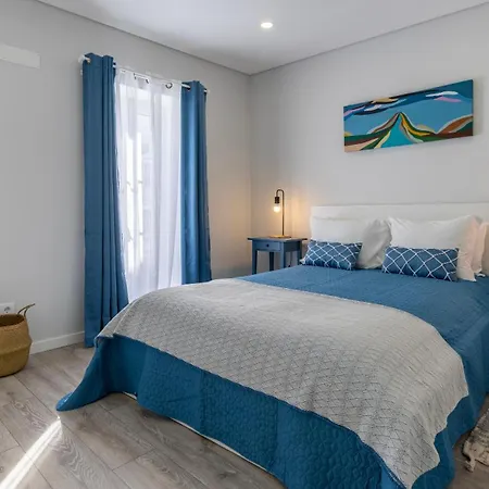 Апартаменти Belem Charming 2bdr House By Lovelystay *