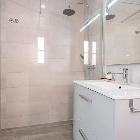 Апартаменты Belem Charming 2bdr House By Lovelystay *